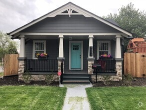 Building Photo - 4994 Julian St