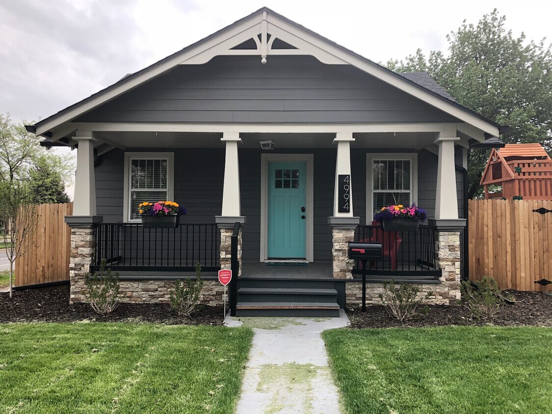Foto principal - 4994 Julian St