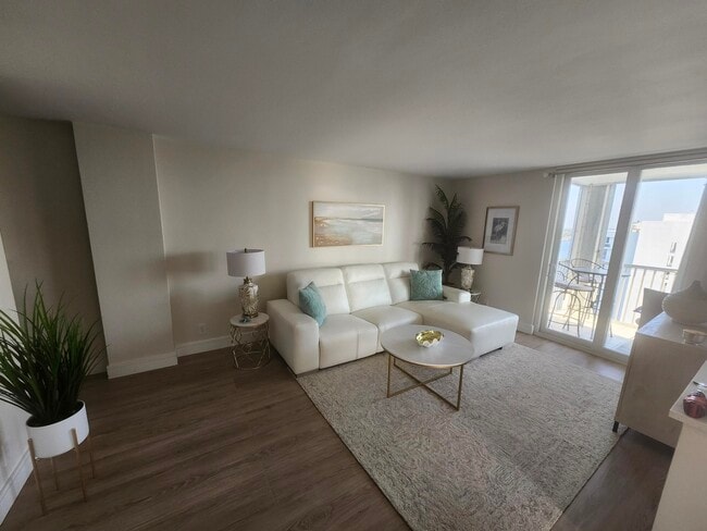 Foto del edificio - 1505 N Riverside Dr