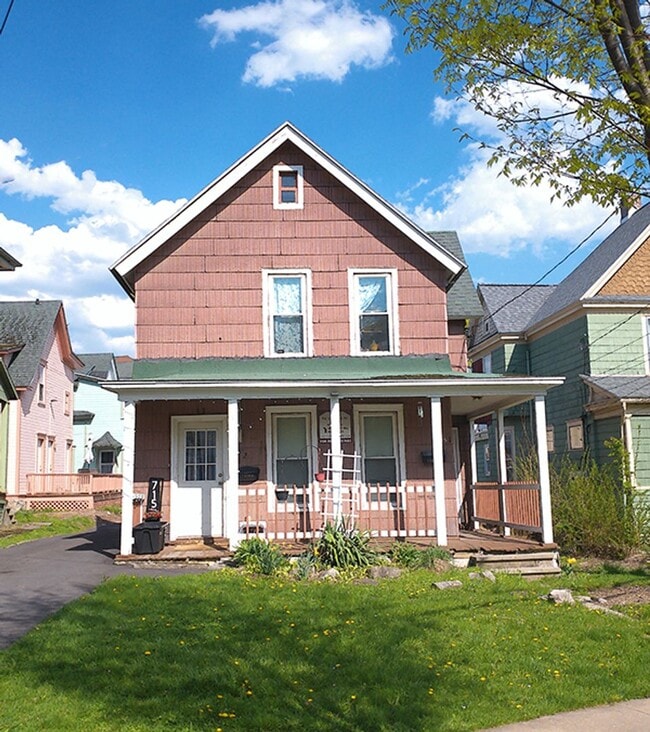 Building Photo - 715 S Beech St