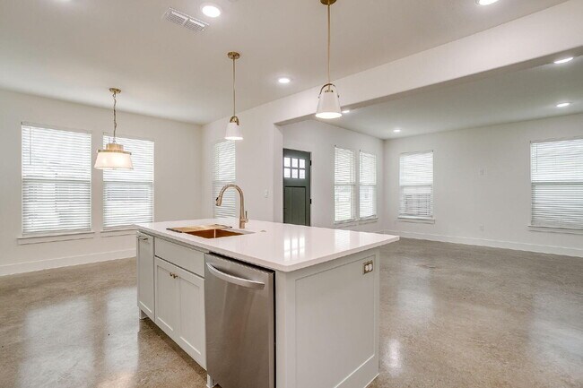 Foto del edificio - Brand New, Custom 3 bedroom Home in Granbury Now Available!