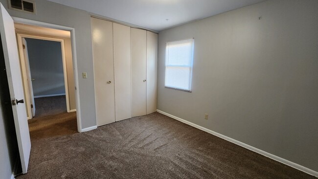 Building Photo - 102 W 8th Ave