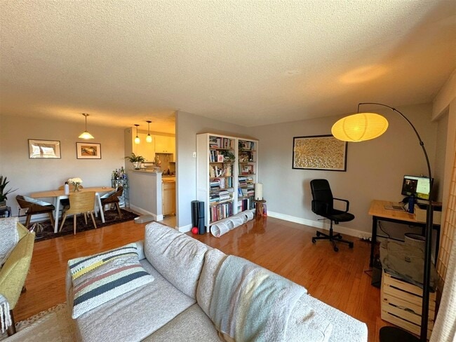 Building Photo - 47 Mystic St