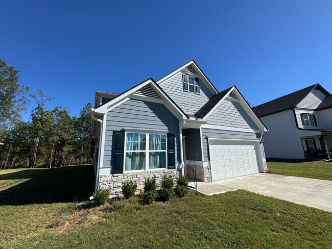 Building Photo - Newer 3/2.5 House in Armuchee- $1,995