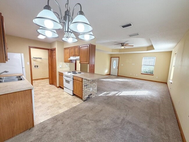 Building Photo - 2544 Oakmont Ct