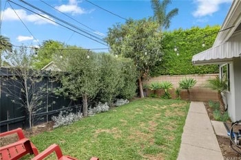 Building Photo - 321 Costa Mesa St