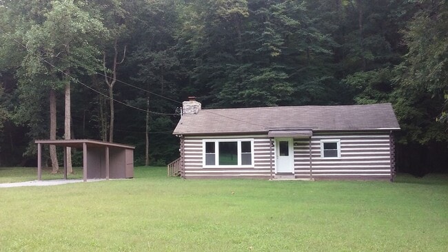 Cute log house in the woods off Charlotte Pike - Cute log house in the woods off Charlotte Pike
