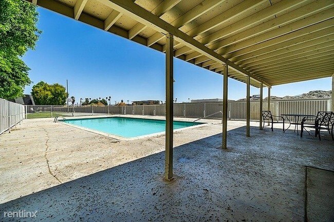 Foto del edificio - 2 br, 1.5 bath Apartment - 824 Requa Avenue 9