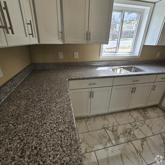 Building Photo - 94 7th Ave