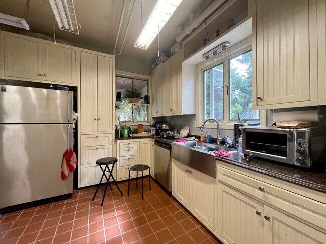 kitchen - 41 Greenridge Ave