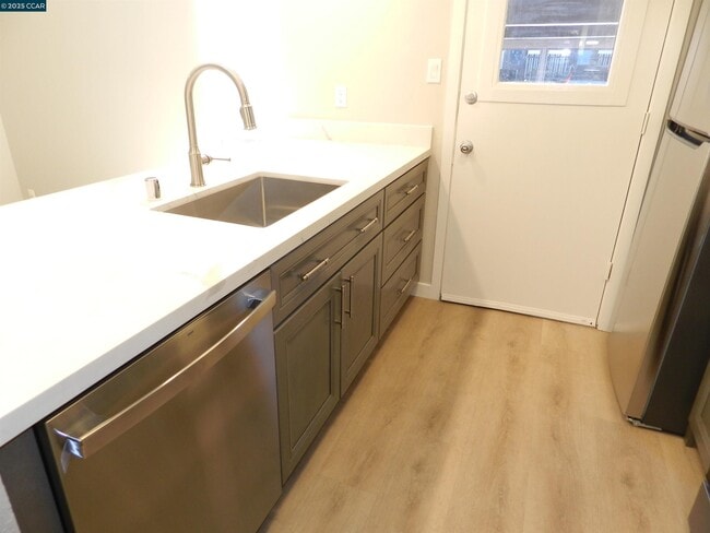 Building Photo - 5519 Roundtree Dr