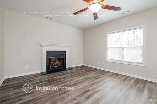 Building Photo - 3211 Hayling Dr