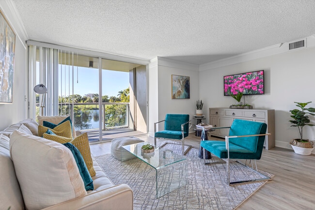 2BR, 2BA - 1,150SF - Living Room - Nottingham Pine Luxury Apartment Homes - U...