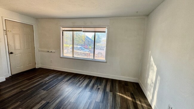 Building Photo - 505 Linden Dr