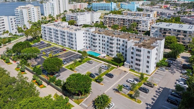 Building Photo - 250 180th Dr