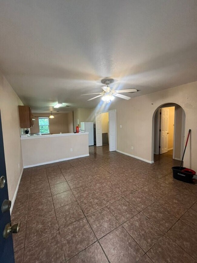 Building Photo - 3001 Cantabrian Dr