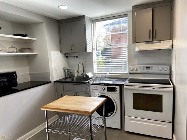 Building Photo - 1760 Barnesdale Way NE