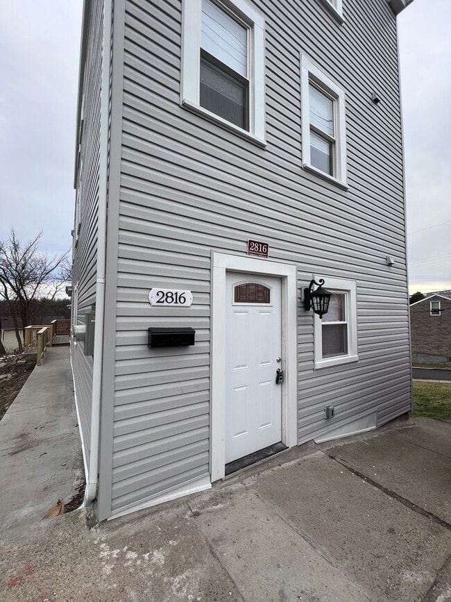 Building Photo - 2816 Spring St