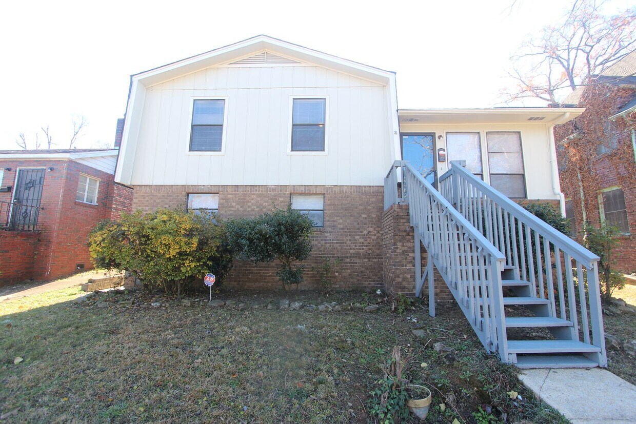 Primary Photo - 3 Bedroom 2 Full Bath + Large Den - Pictur...