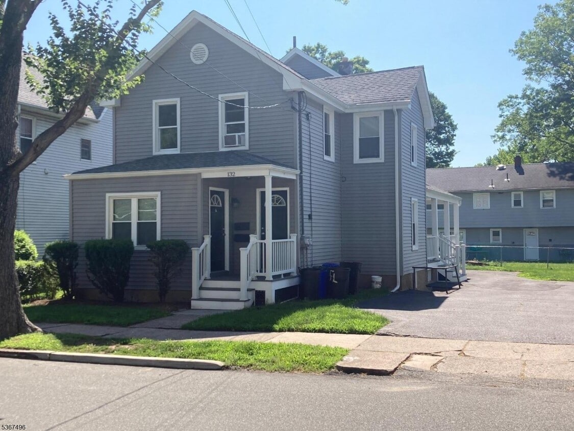 Primary Photo - 132 Stevens Ave