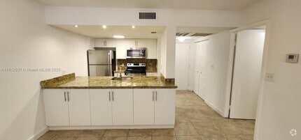 Building Photo - 8100 Geneva Ct