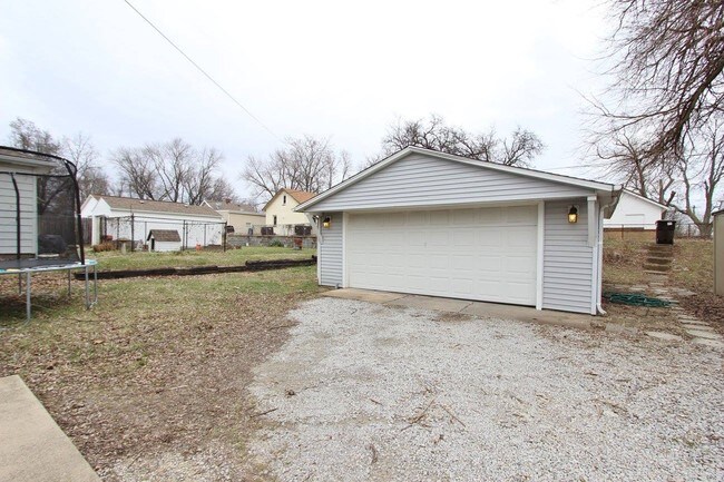 Building Photo - 3726 N Dayton Ave