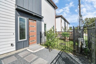 Building Photo - 829 Emile St