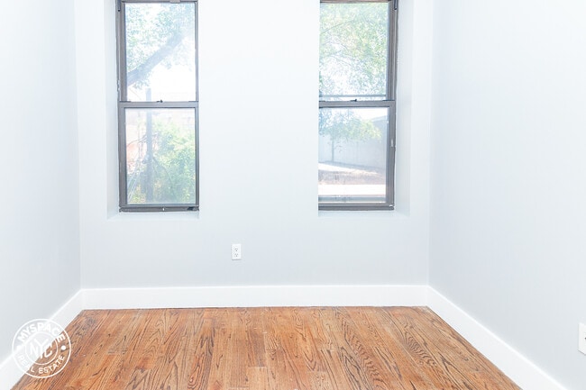 Building Photo - 557 Franklin Ave