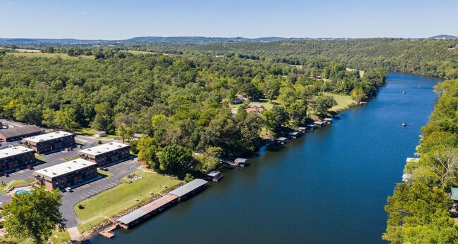 Building Photo - Taneycomo Terrace Condominium - Lakefront