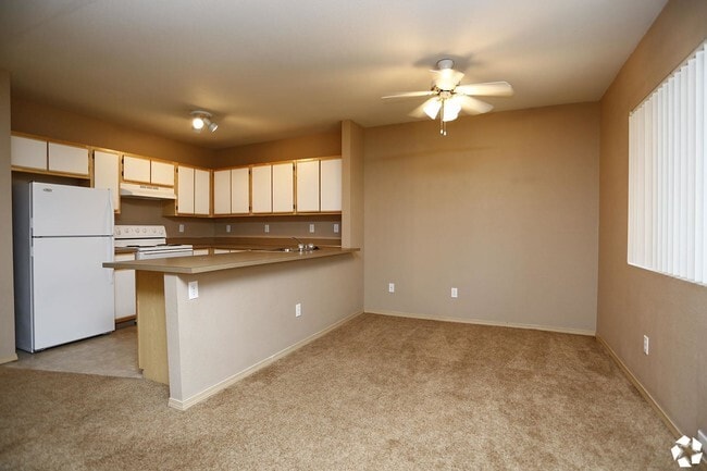 Dining Area - Gateway Village