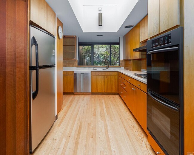 Building Photo - 548 Marin Ave