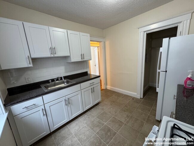 Building Photo - 5 Barrows St