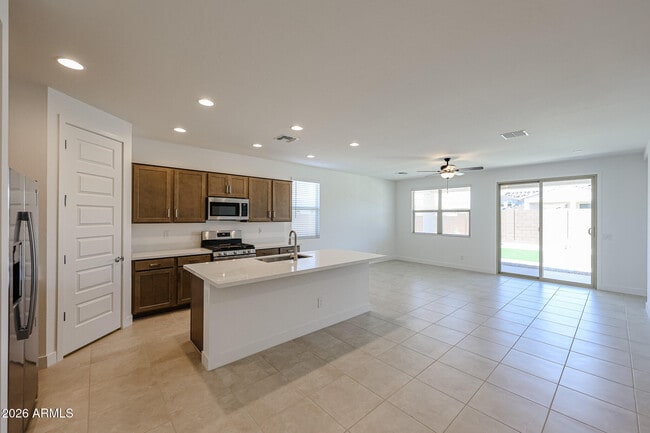Building Photo - 26096 N 170th Ave