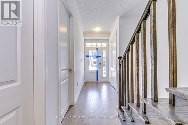 Photo du bâtiment - 1365 William Halton Pkwy