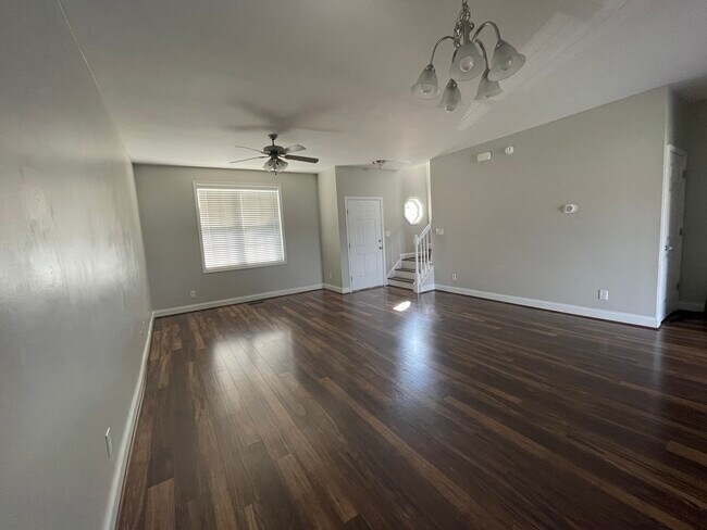 Foto del edificio - 85 Logan Ln