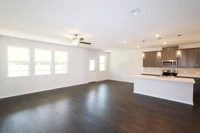 Building Photo - 109 Rampart Lp