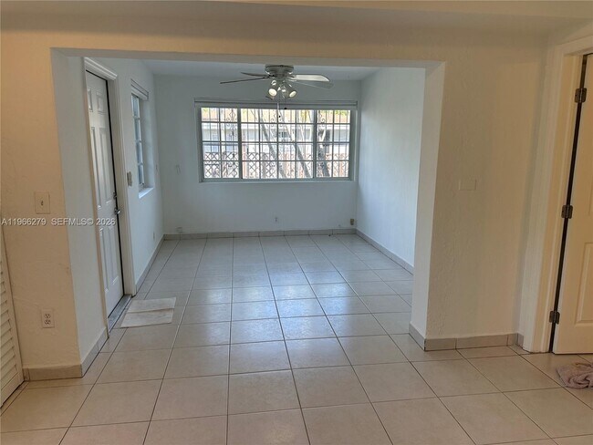 Building Photo - 3630 SW 26th St