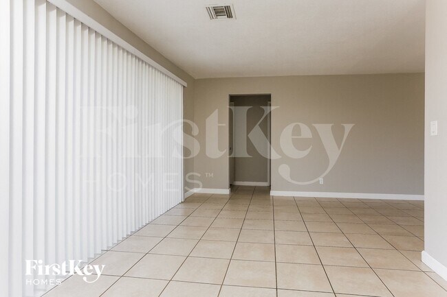 Foto del edificio - 3611 NW 36th St