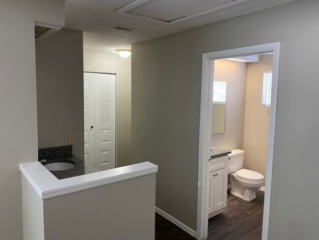 Building Photo - 540 Olympic Vlg
