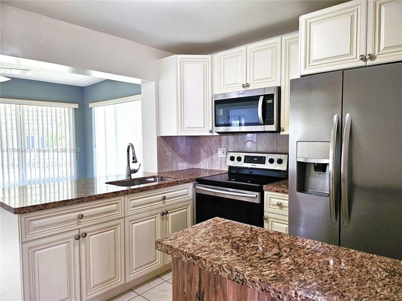 Foto principal - 1040 NW 73rd Terrace