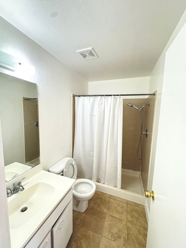 Building Photo - 2412 Sequoia Dr