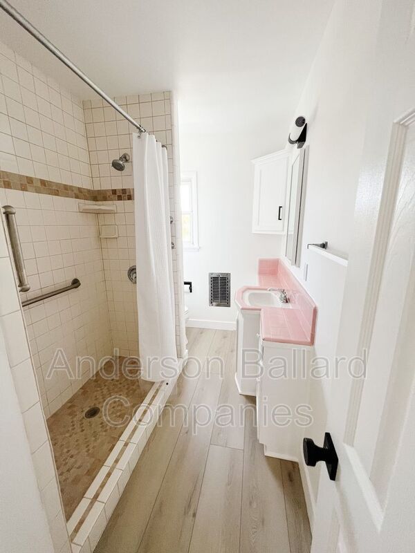 Building Photo - 408 Monterey Ln