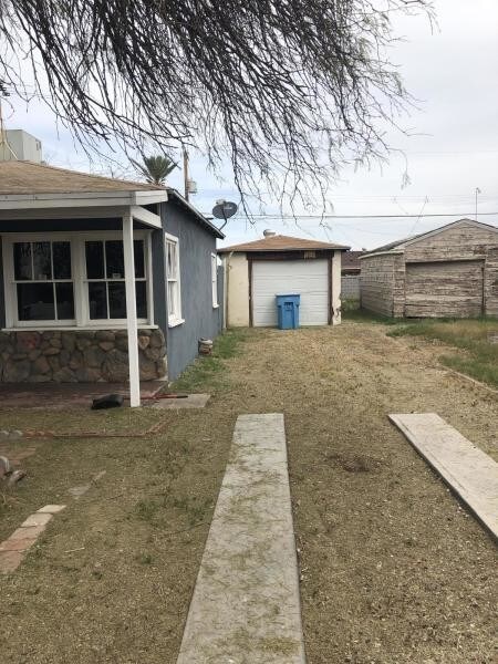 Building Photo - 2 Bed House at 19th Ave/Thomas--NO HOA