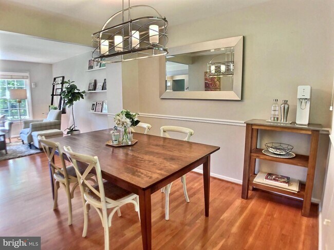 Foto del edificio - 8426 Cottage St