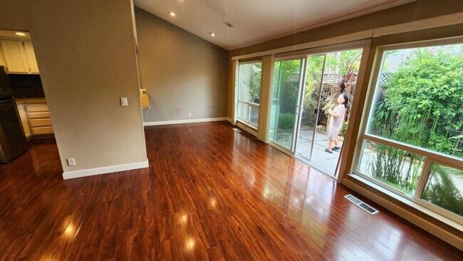 Building Photo - 1381 Pinehurst Square