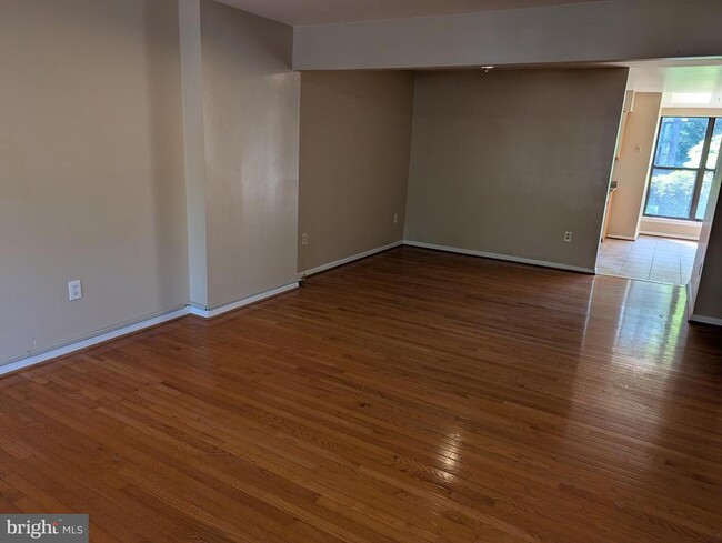 Building Photo - 5309 King Charles Way