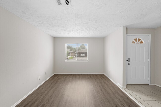 Foto del edificio - 15011 Tipcrest St