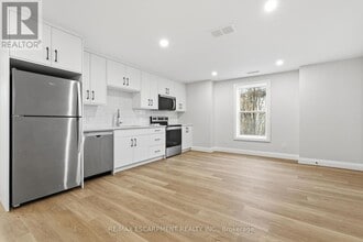 Building Photo - 231 Park St N