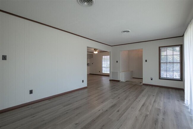 Foto del edificio - 3523 Glen Haven Blvd