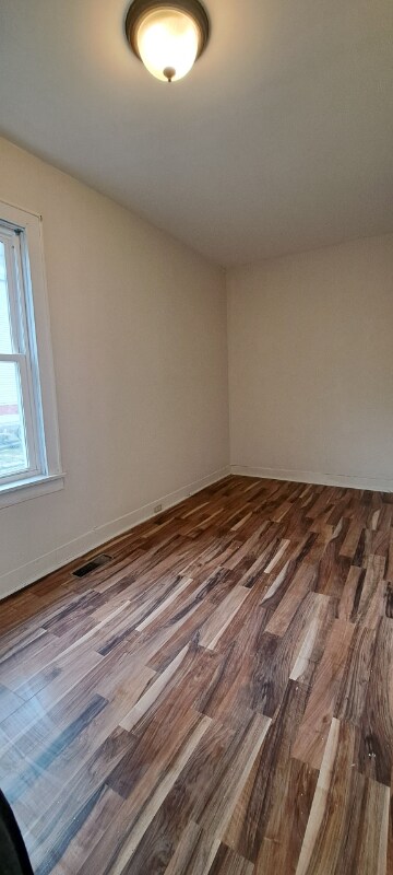 Building Photo - 646 Lansing St